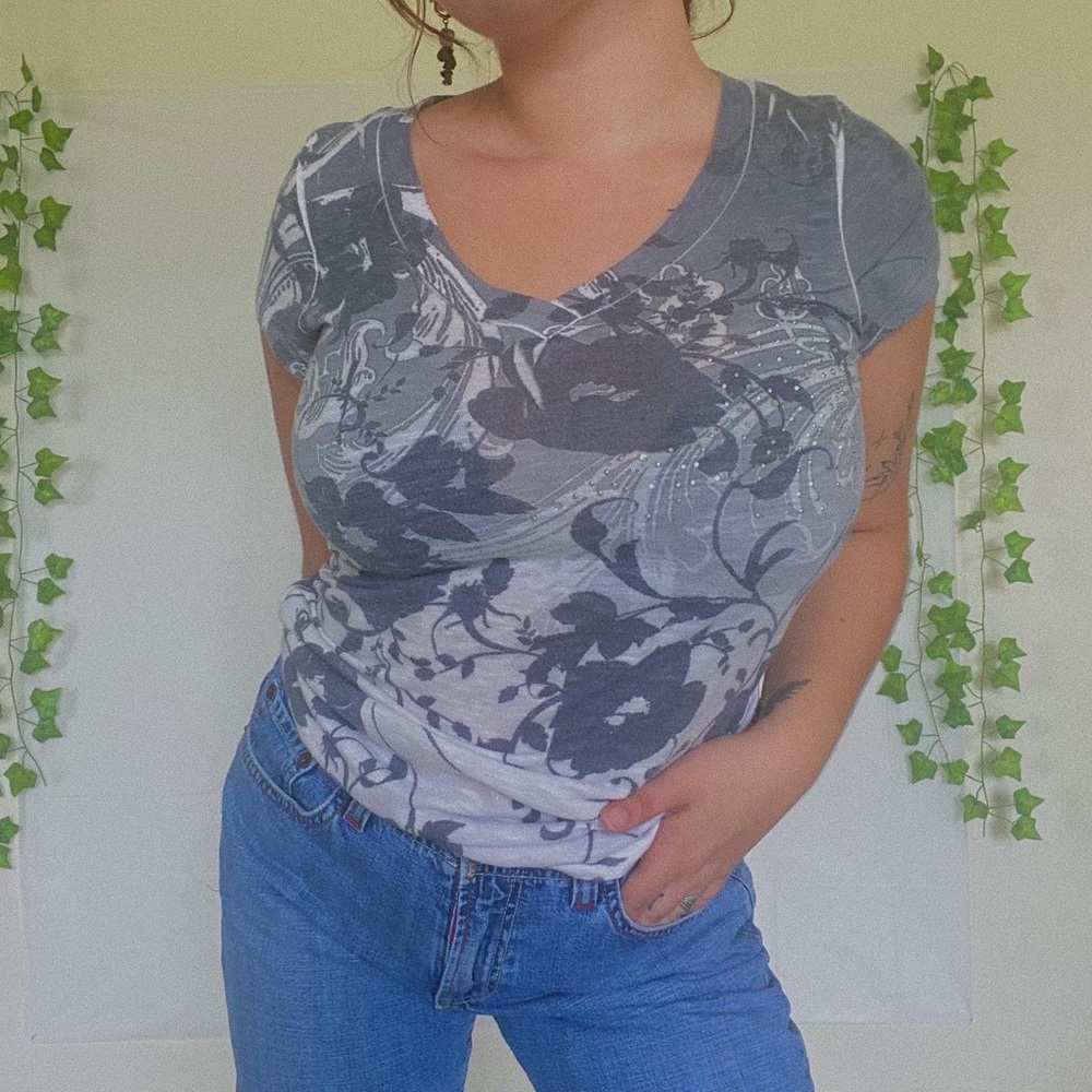 DAYTRIP Y2K GRAY WASH EMBELLISHED TEE